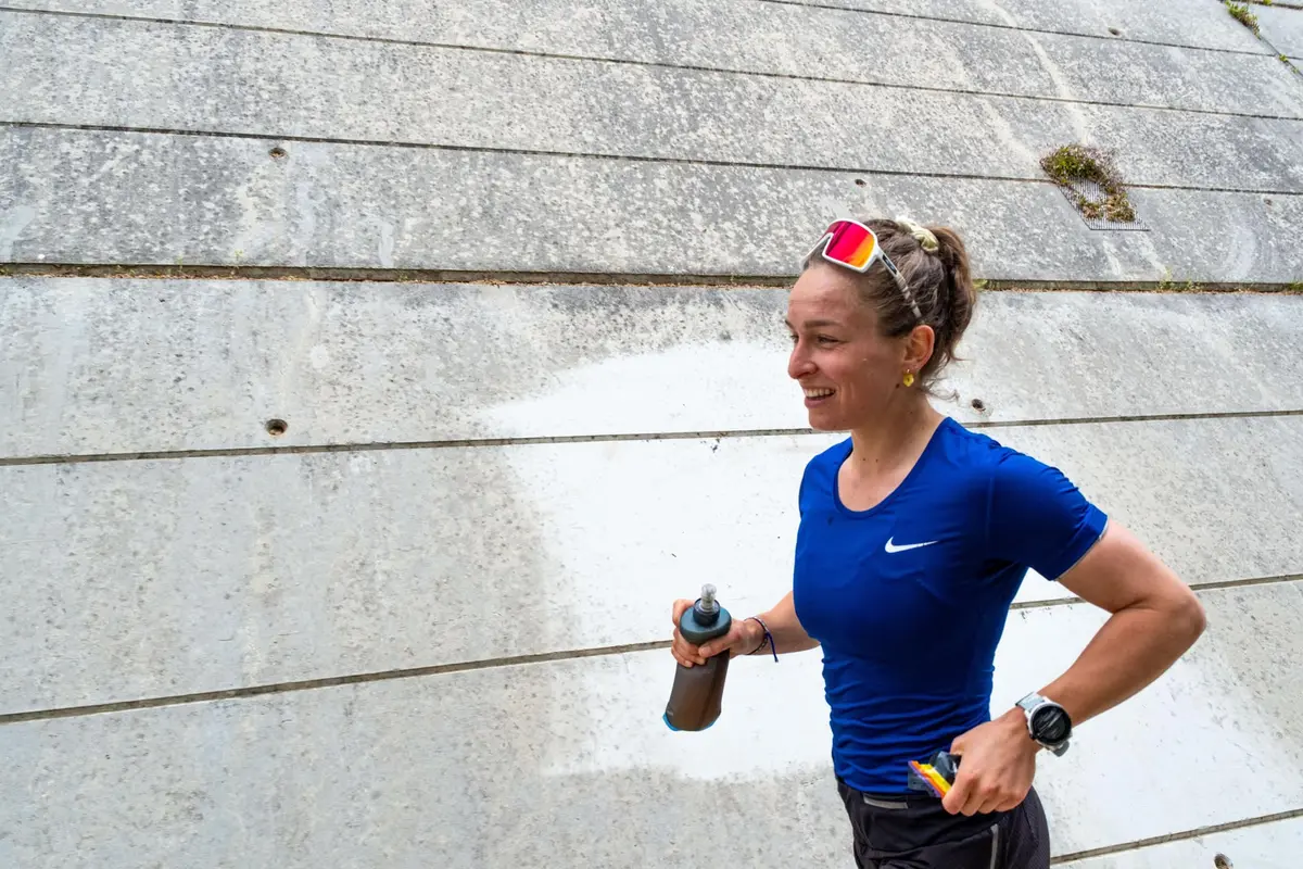 Sportive en course lors d’un entraînement
